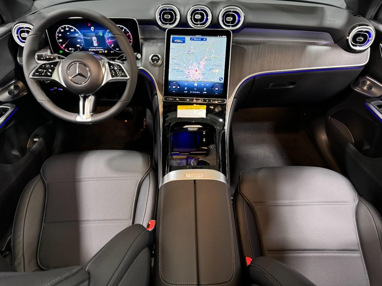 Mercedes-Benz GLC Vehicle Full-screen Gallery Image 12