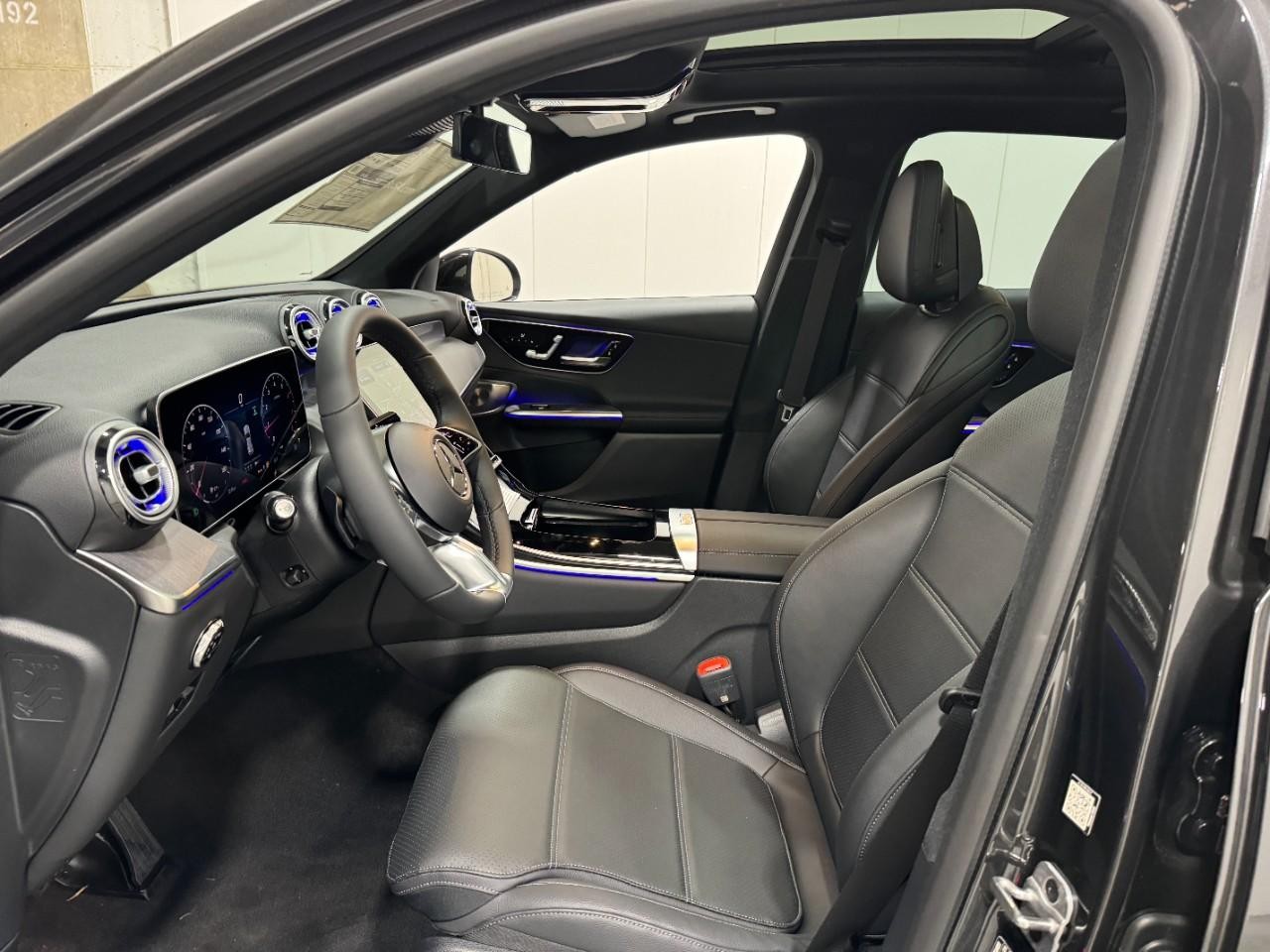 Mercedes-Benz GLC Vehicle Full-screen Gallery Image 27