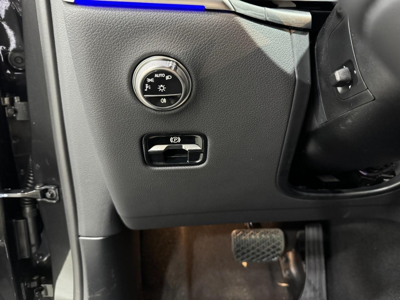 Mercedes-Benz GLC Vehicle Full-screen Gallery Image 30