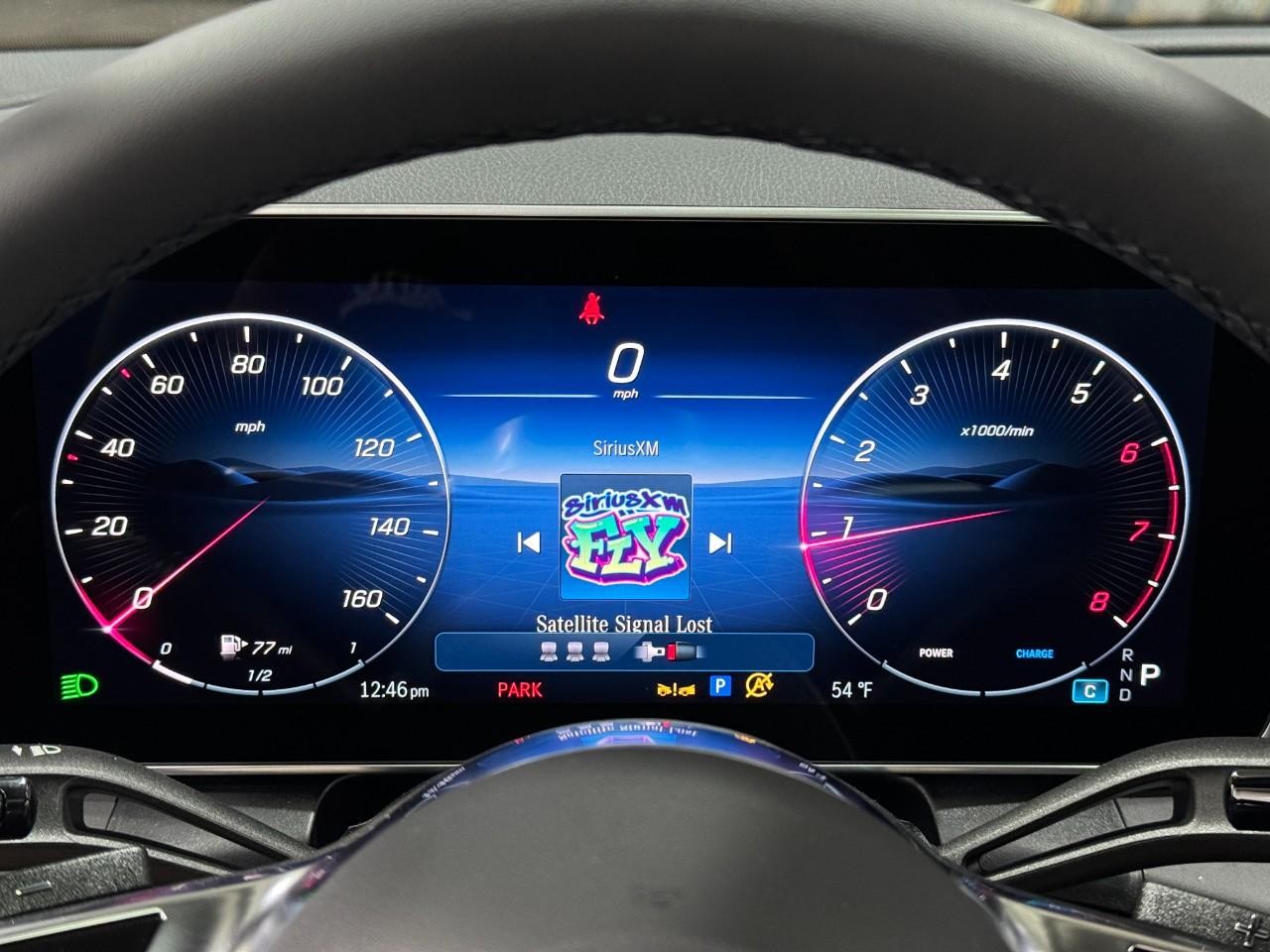 Mercedes-Benz GLC Vehicle Full-screen Gallery Image 33