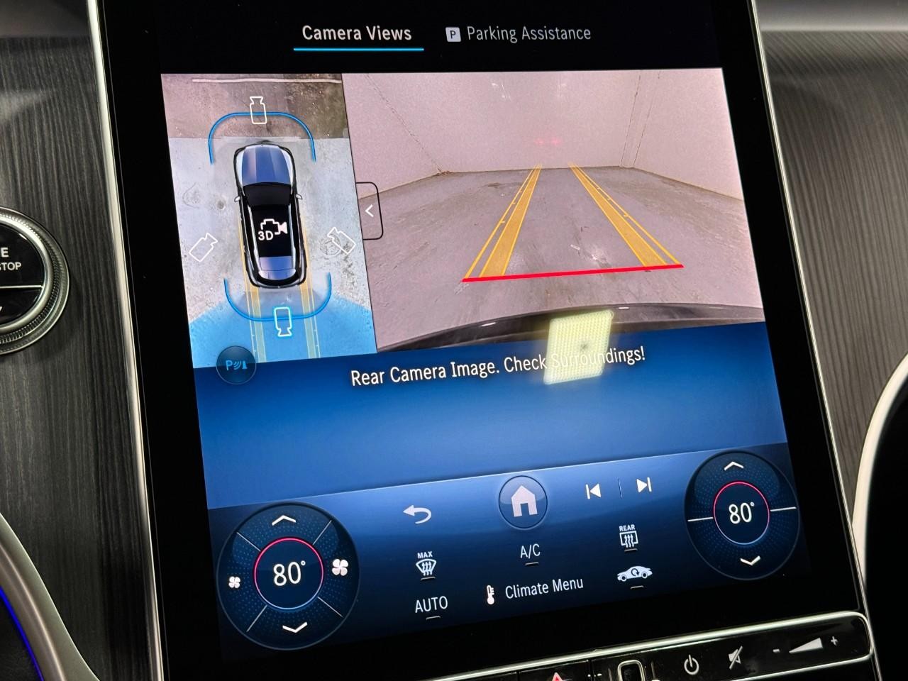 Mercedes-Benz GLC Vehicle Full-screen Gallery Image 35