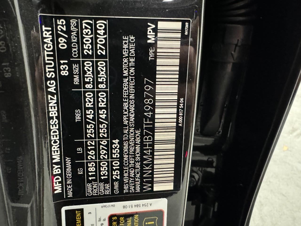 Mercedes-Benz GLC Vehicle Full-screen Gallery Image 36