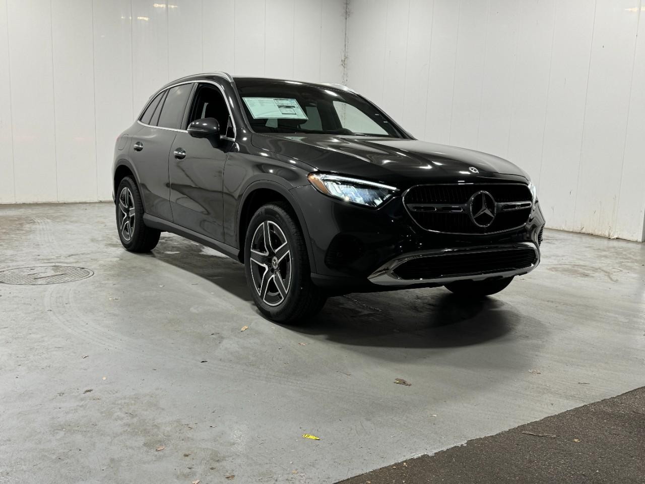 Mercedes-Benz GLC Vehicle Full-screen Gallery Image 6