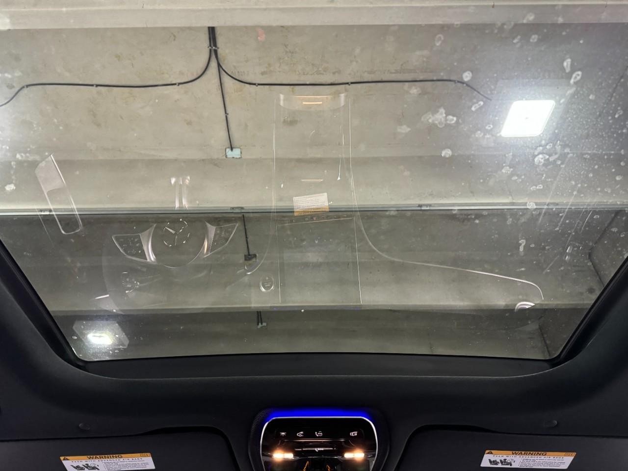 Mercedes-Benz GLC Vehicle Full-screen Gallery Image 11