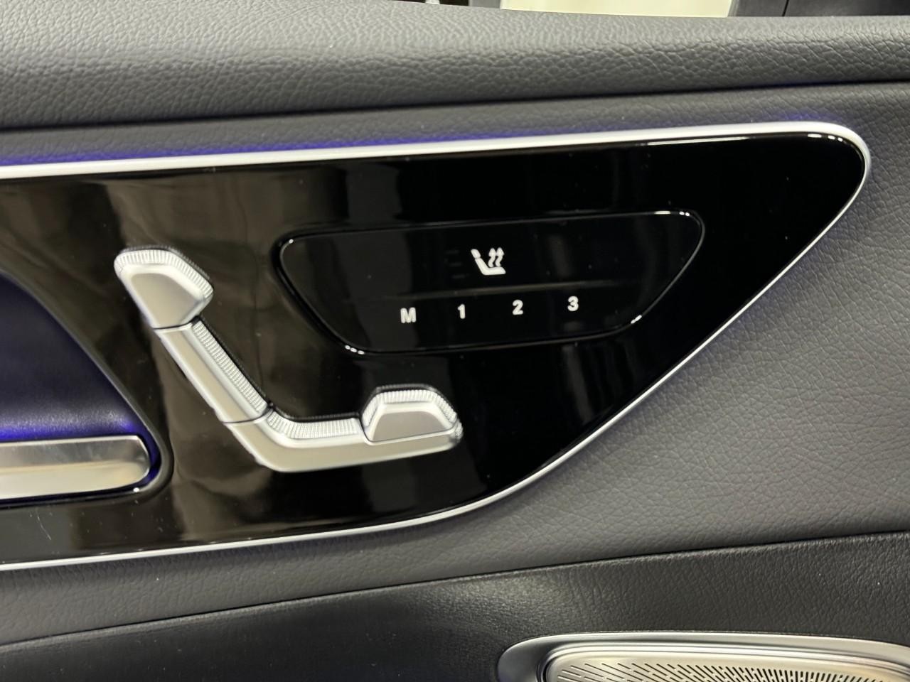 Mercedes-Benz GLC Vehicle Full-screen Gallery Image 22