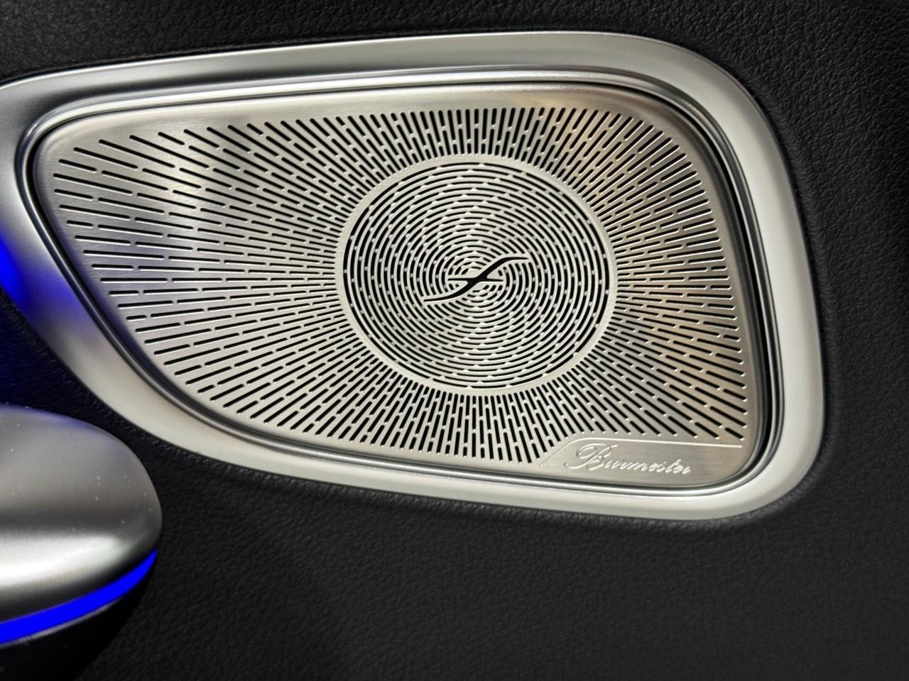 Mercedes-Benz GLC Vehicle Full-screen Gallery Image 25