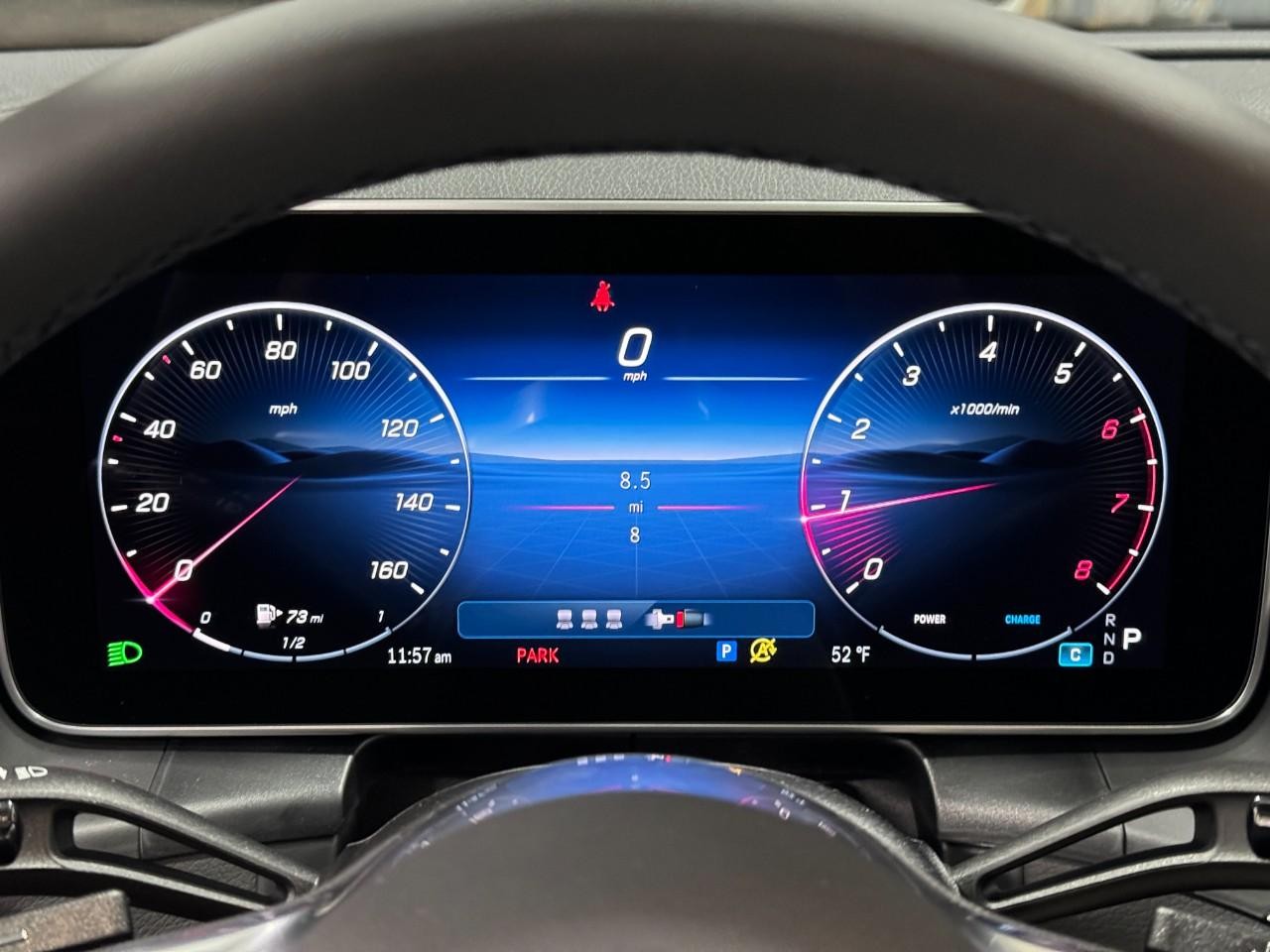 Mercedes-Benz GLC Vehicle Full-screen Gallery Image 33