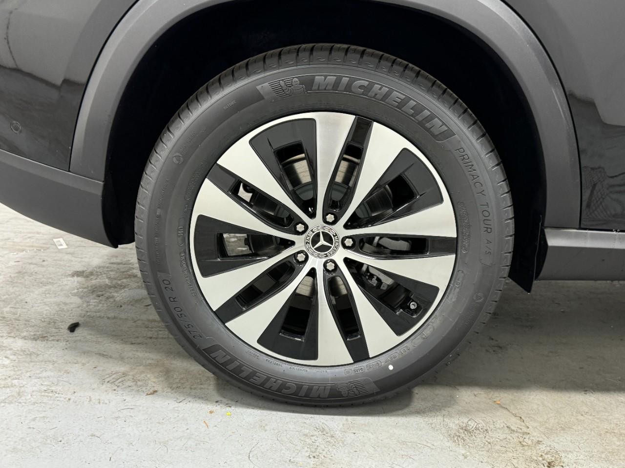 Mercedes-Benz GLE Vehicle Full-screen Gallery Image 5