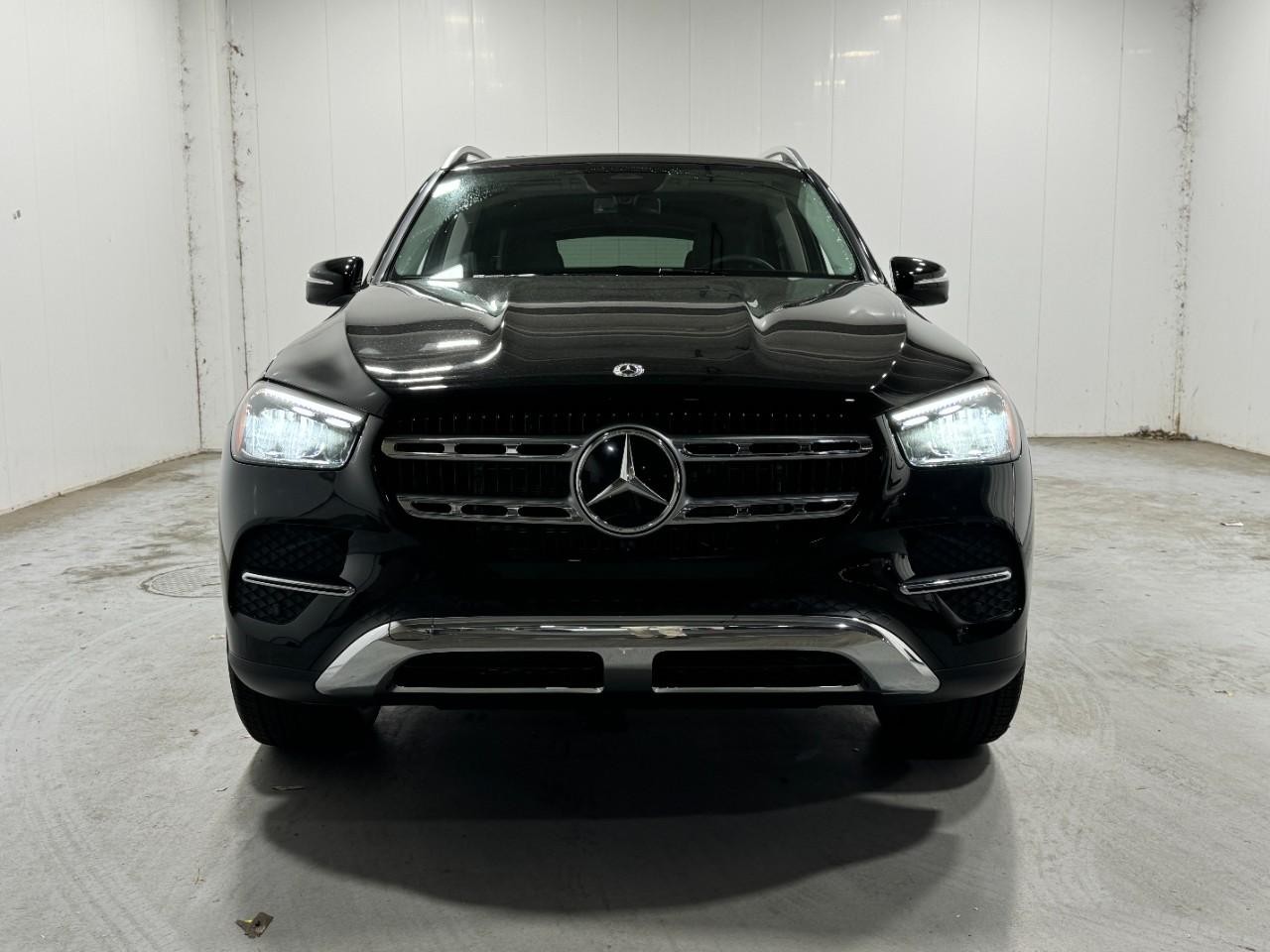 Mercedes-Benz GLE Vehicle Full-screen Gallery Image 7