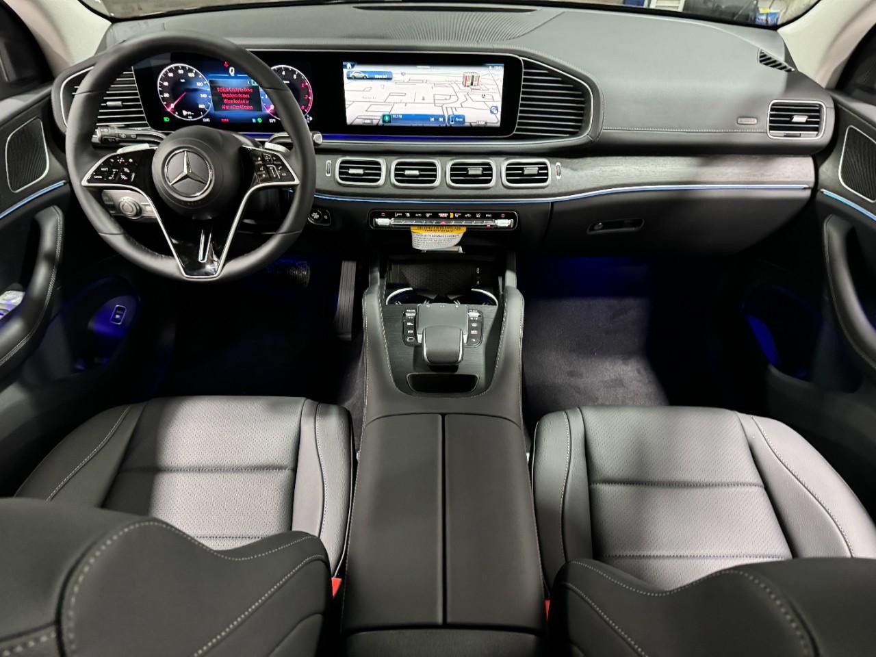 Mercedes-Benz GLE Vehicle Full-screen Gallery Image 12