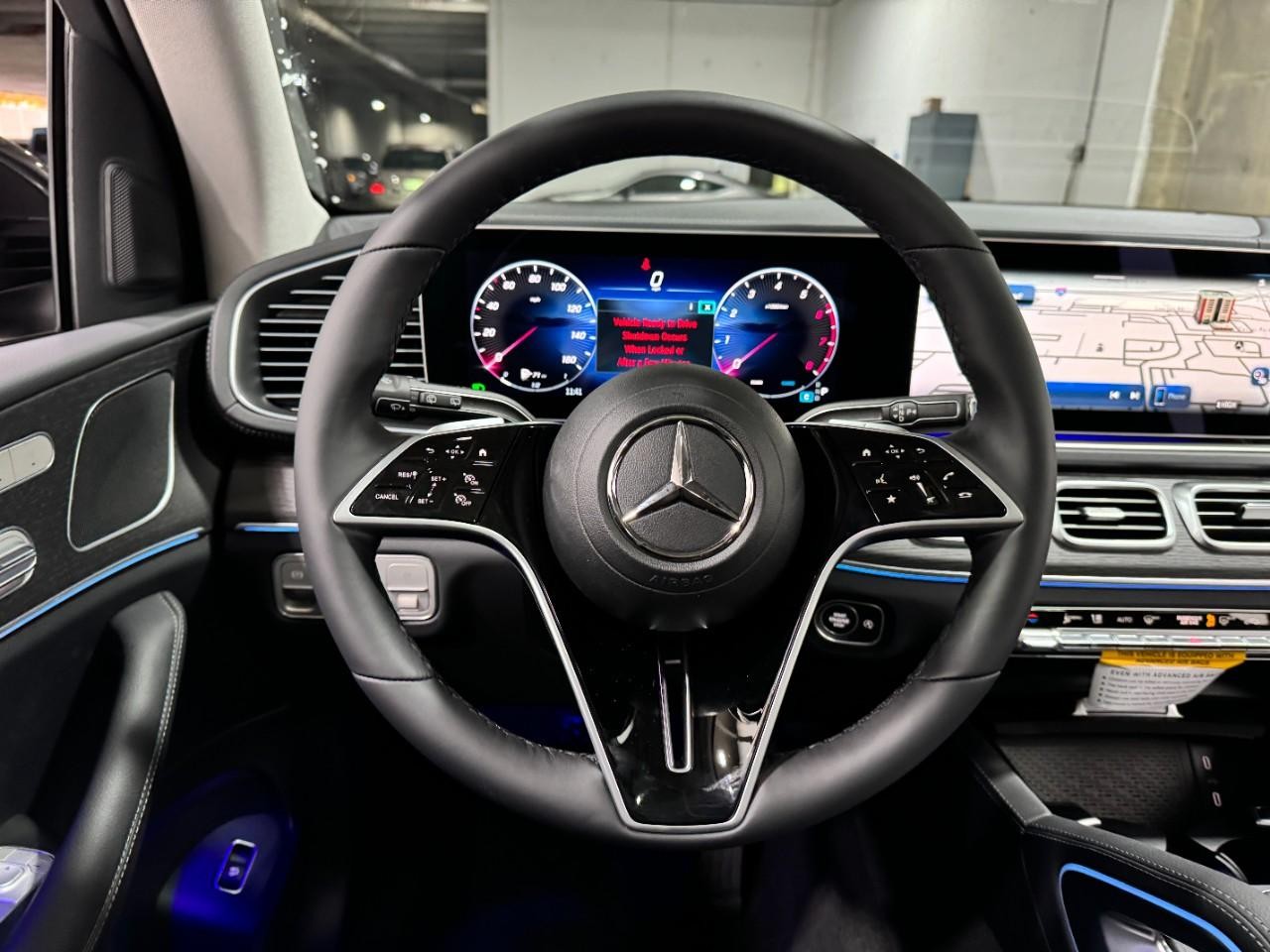 Mercedes-Benz GLE Vehicle Full-screen Gallery Image 13