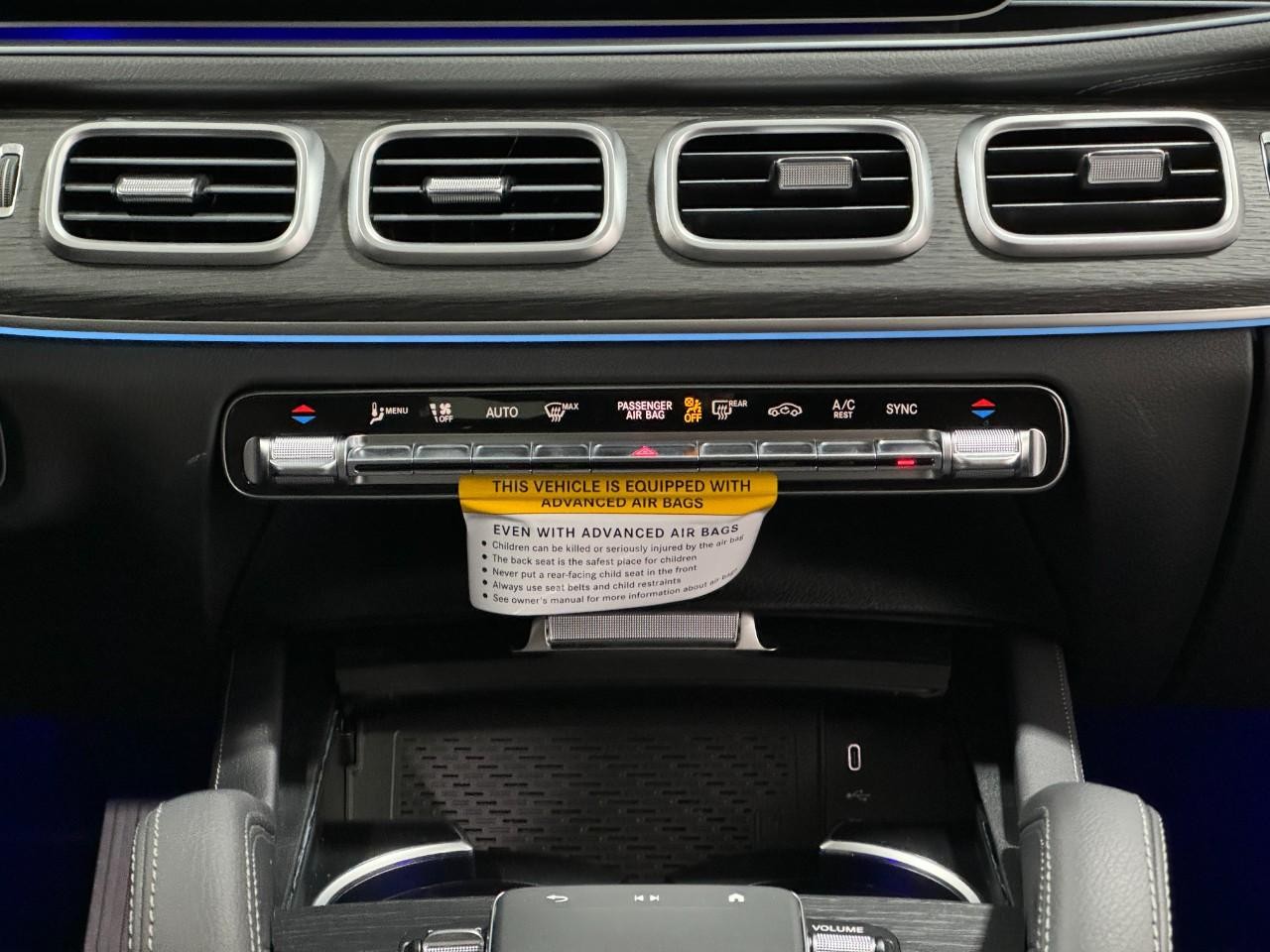 Mercedes-Benz GLE Vehicle Full-screen Gallery Image 15