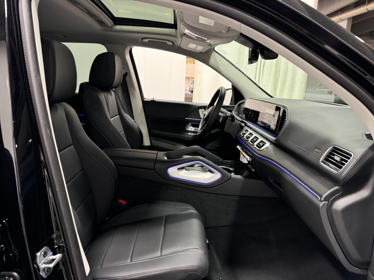 Mercedes-Benz GLE Vehicle Full-screen Gallery Image 18