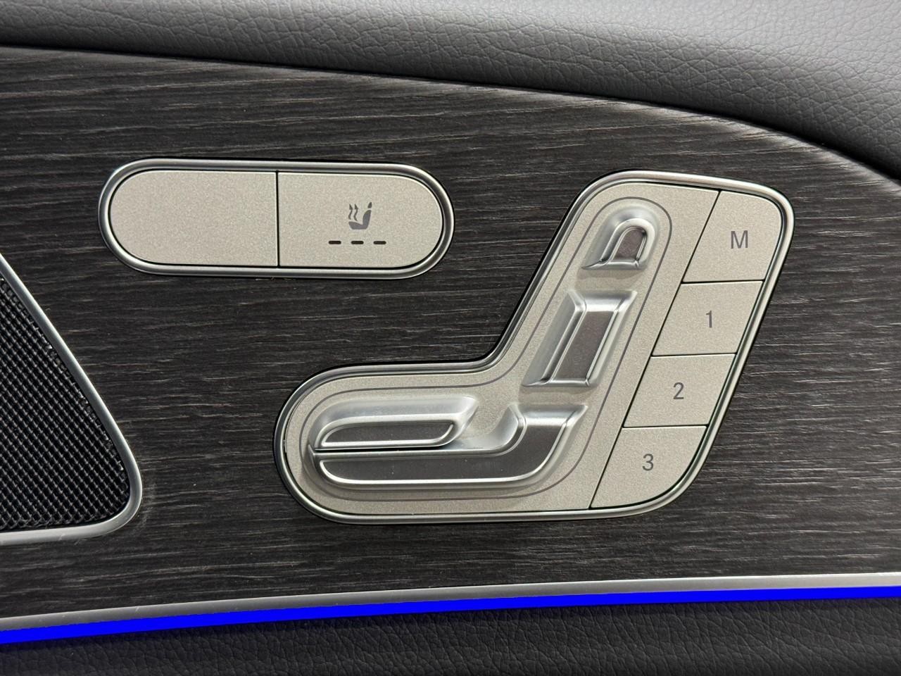 Mercedes-Benz GLE Vehicle Full-screen Gallery Image 21