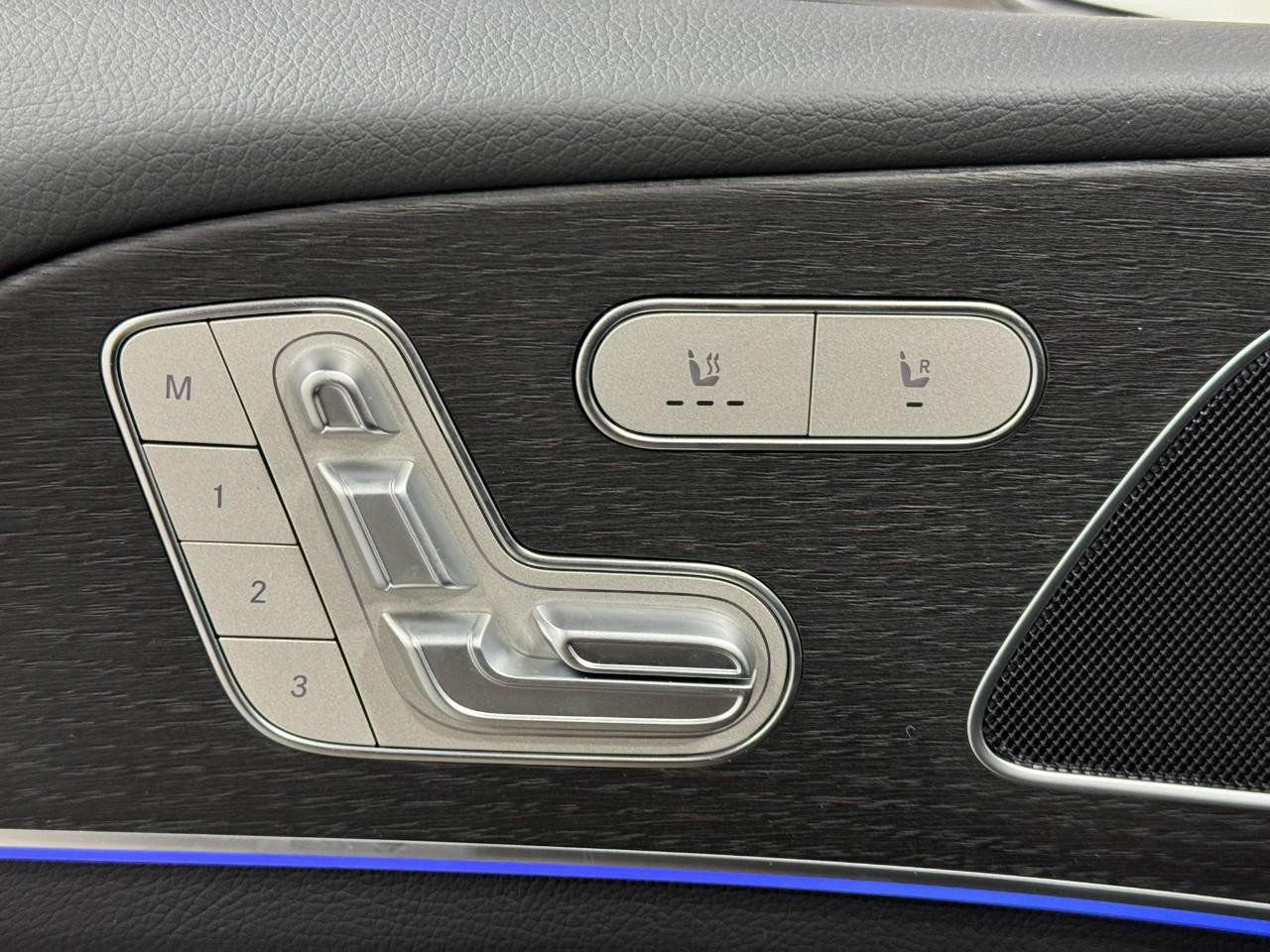 Mercedes-Benz GLE Vehicle Full-screen Gallery Image 24