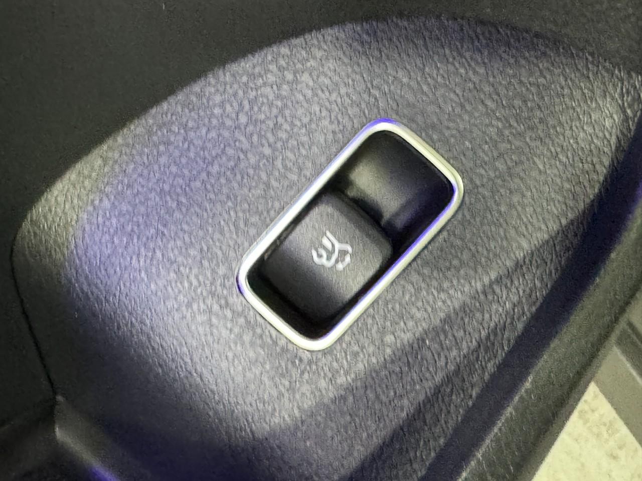 Mercedes-Benz GLE Vehicle Full-screen Gallery Image 27