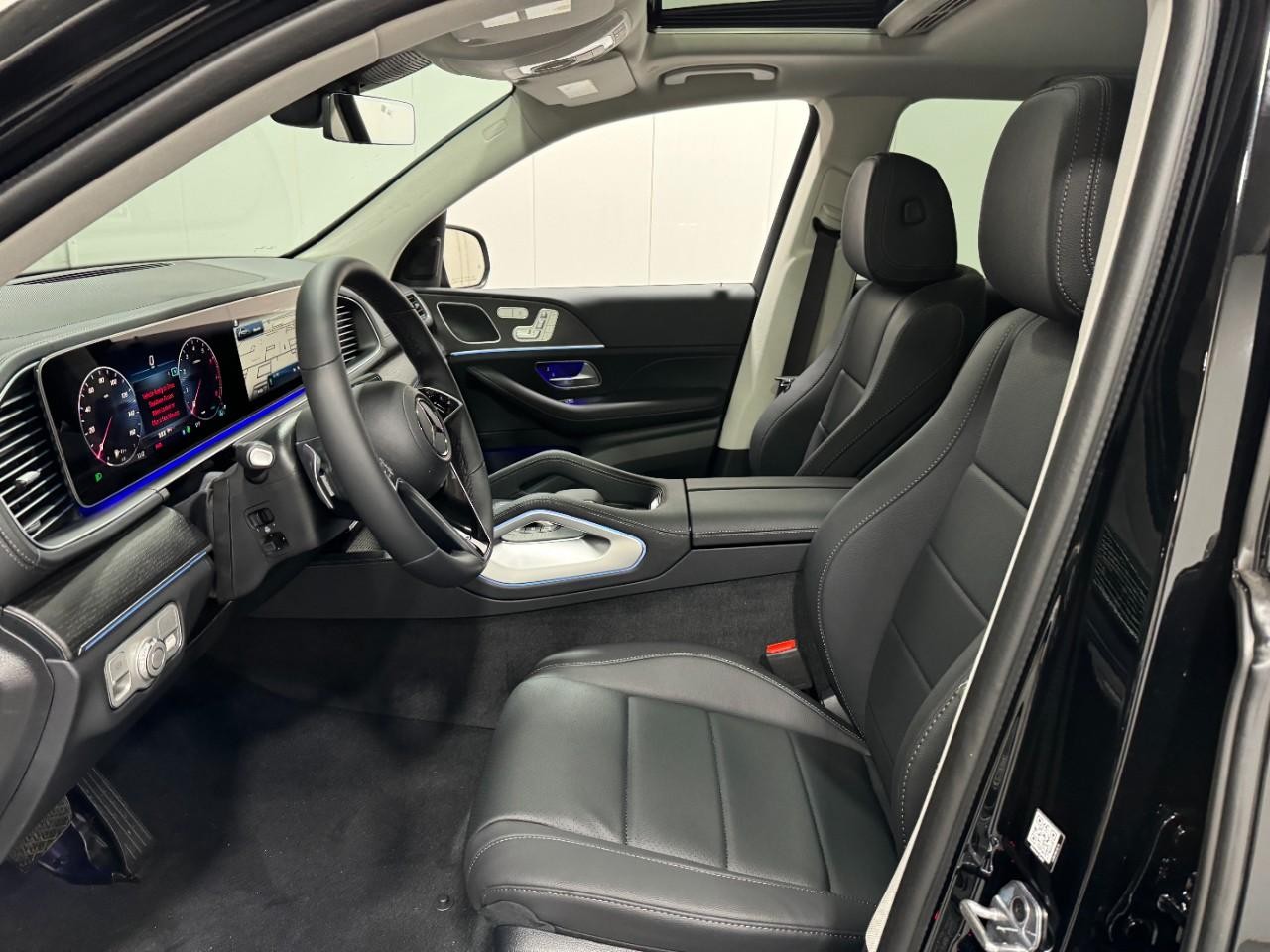 Mercedes-Benz GLE Vehicle Full-screen Gallery Image 28