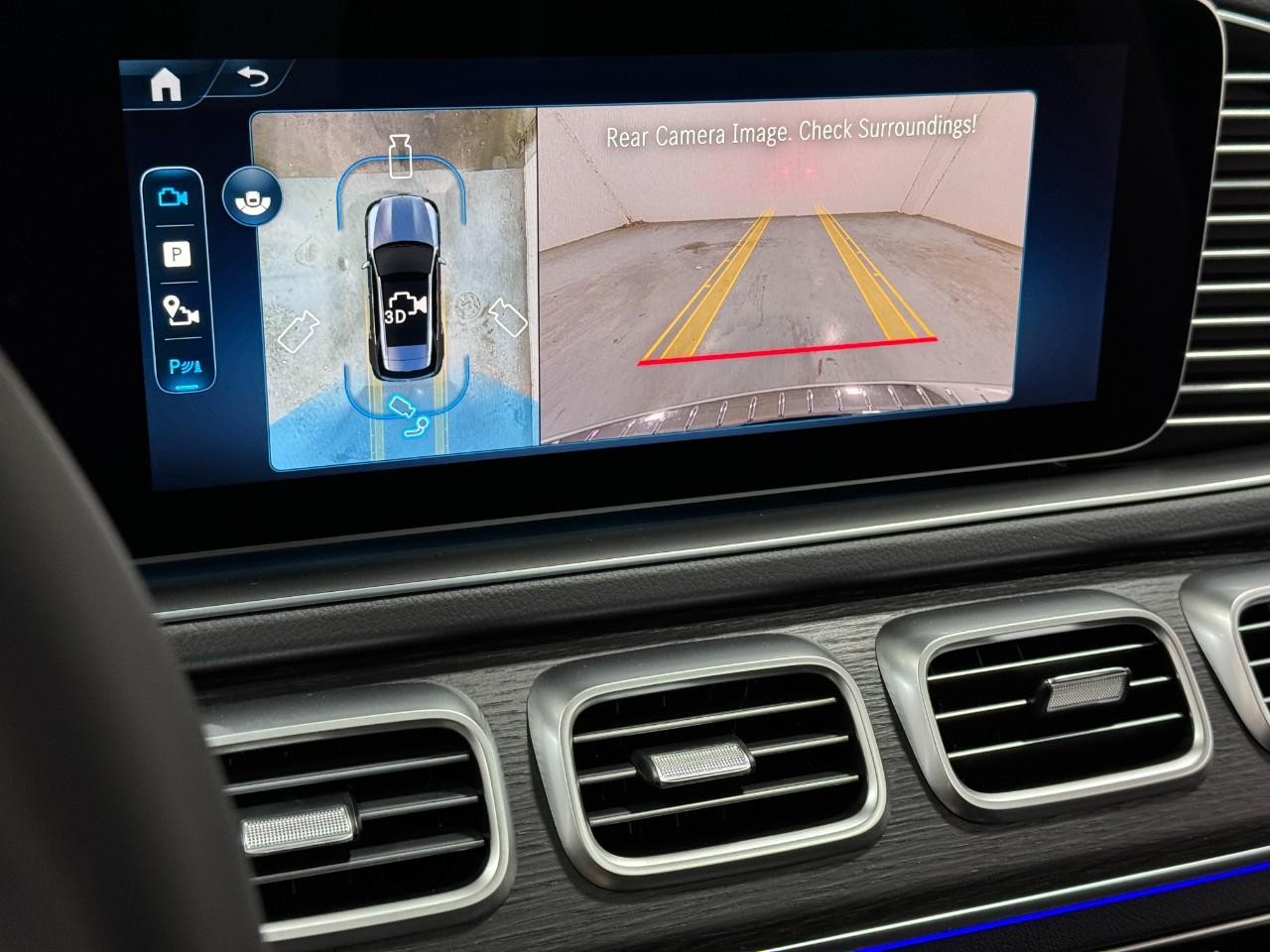 Mercedes-Benz GLE Vehicle Full-screen Gallery Image 36