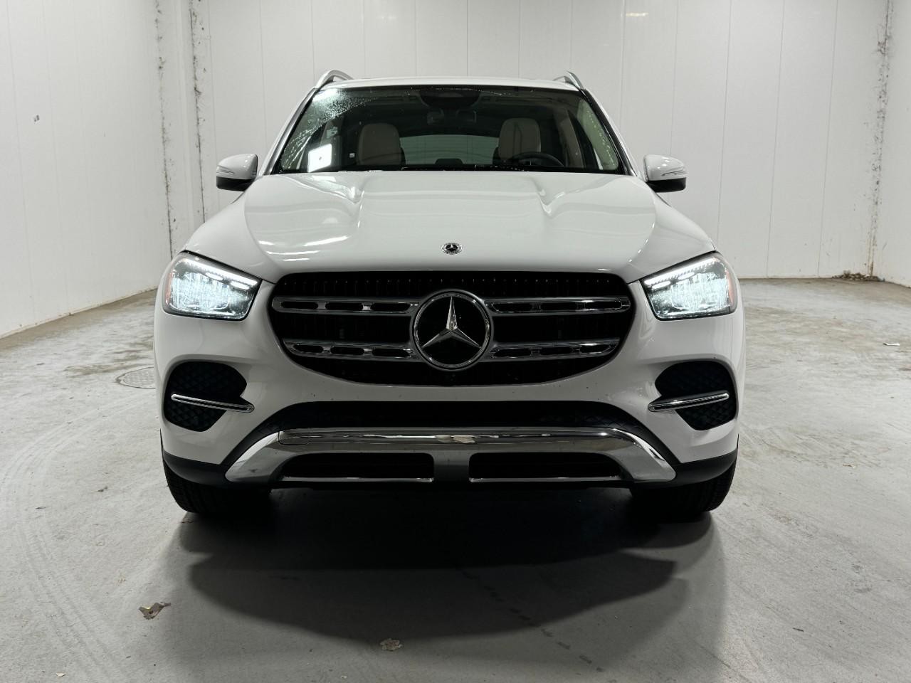 Mercedes-Benz GLE Vehicle Full-screen Gallery Image 7