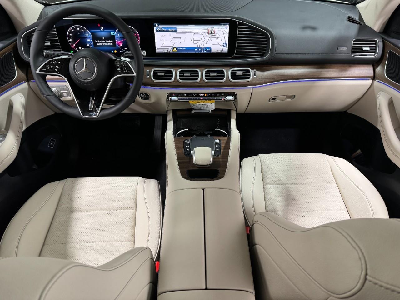 Mercedes-Benz GLE Vehicle Full-screen Gallery Image 12