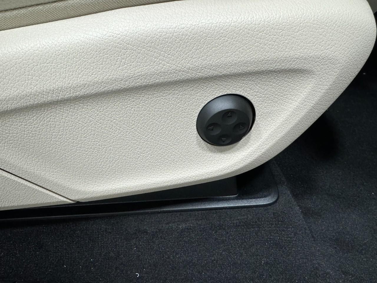 Mercedes-Benz GLE Vehicle Full-screen Gallery Image 20