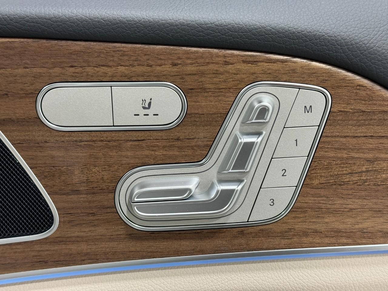 Mercedes-Benz GLE Vehicle Full-screen Gallery Image 21