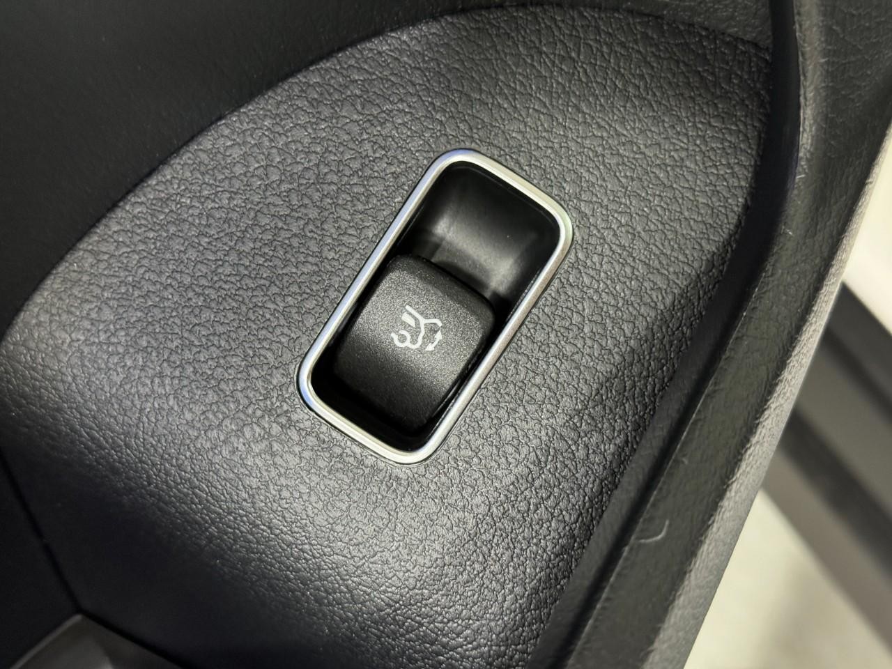 Mercedes-Benz GLE Vehicle Full-screen Gallery Image 27