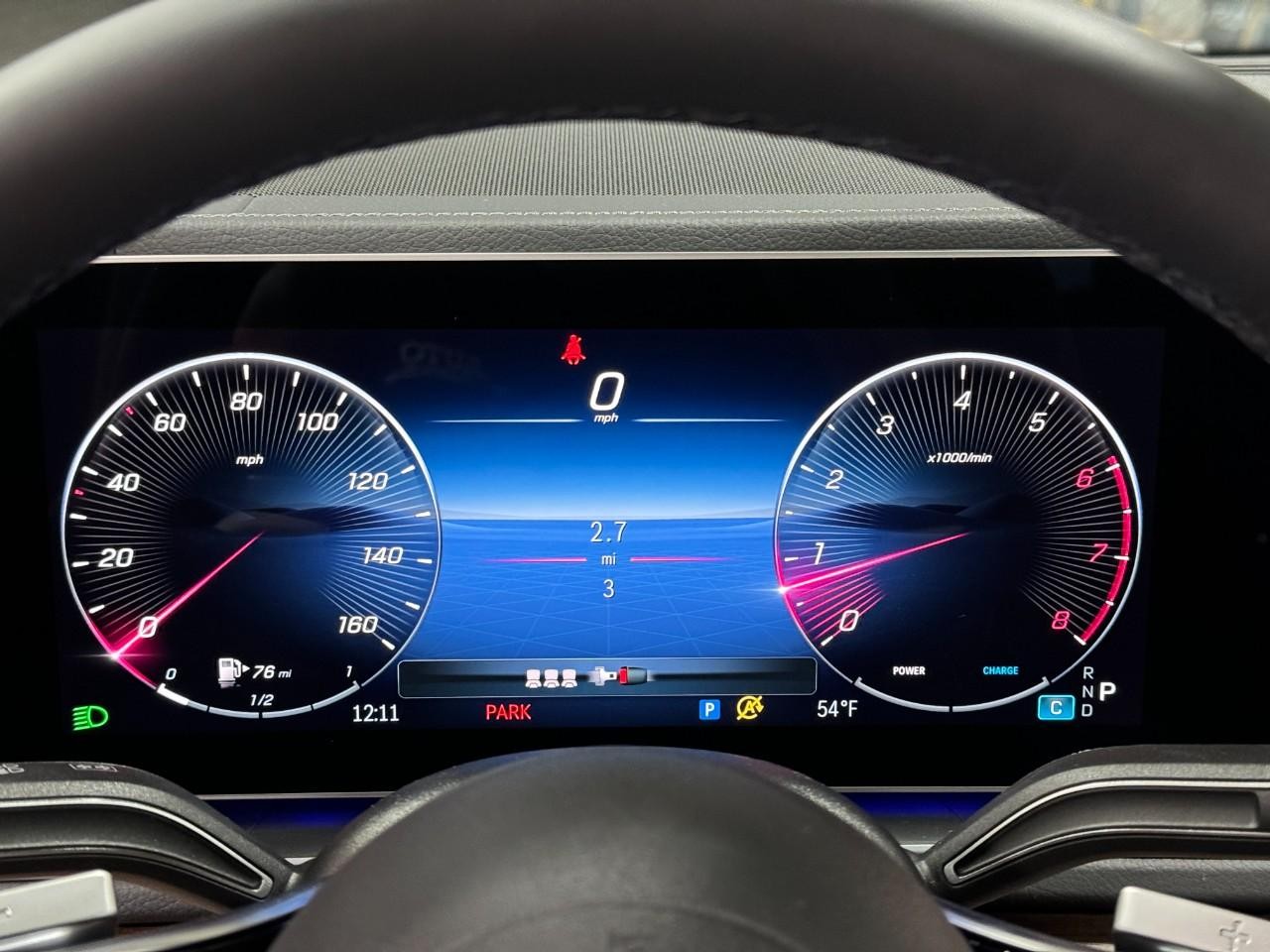 Mercedes-Benz GLE Vehicle Full-screen Gallery Image 34