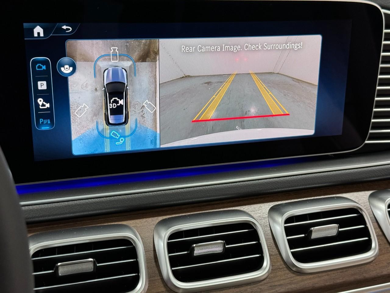 Mercedes-Benz GLE Vehicle Full-screen Gallery Image 36