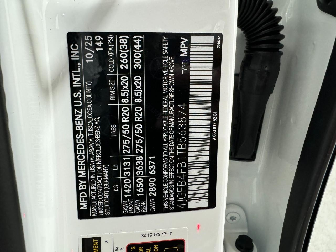 Mercedes-Benz GLE Vehicle Full-screen Gallery Image 37