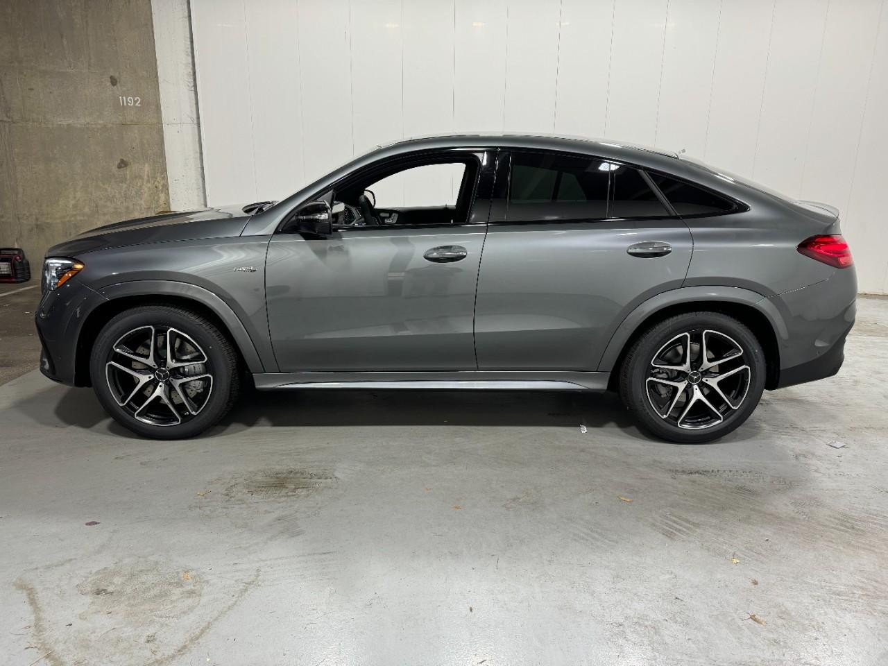 Mercedes-Benz GLE Vehicle Full-screen Gallery Image 2