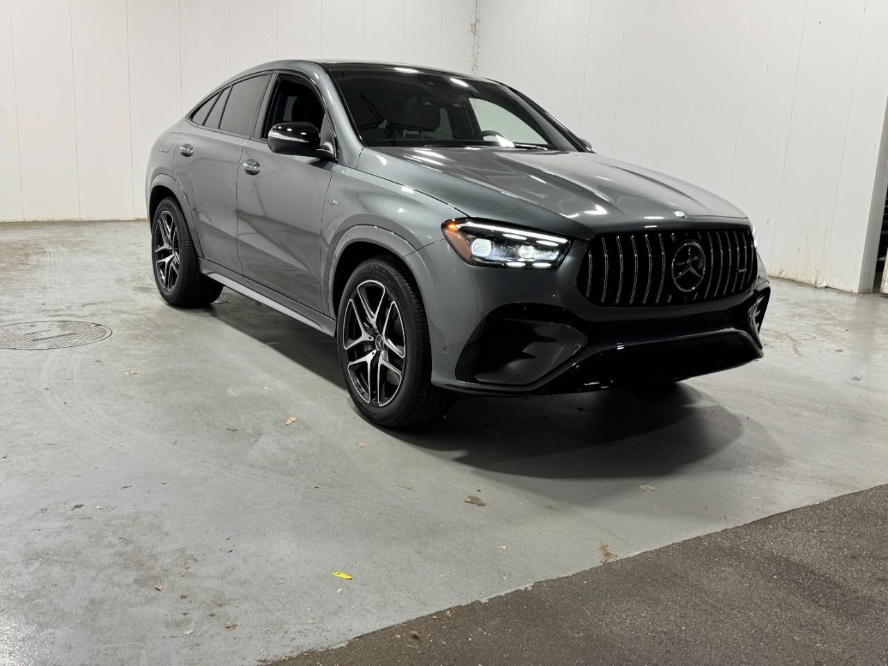 Mercedes-Benz GLE Vehicle Full-screen Gallery Image 6