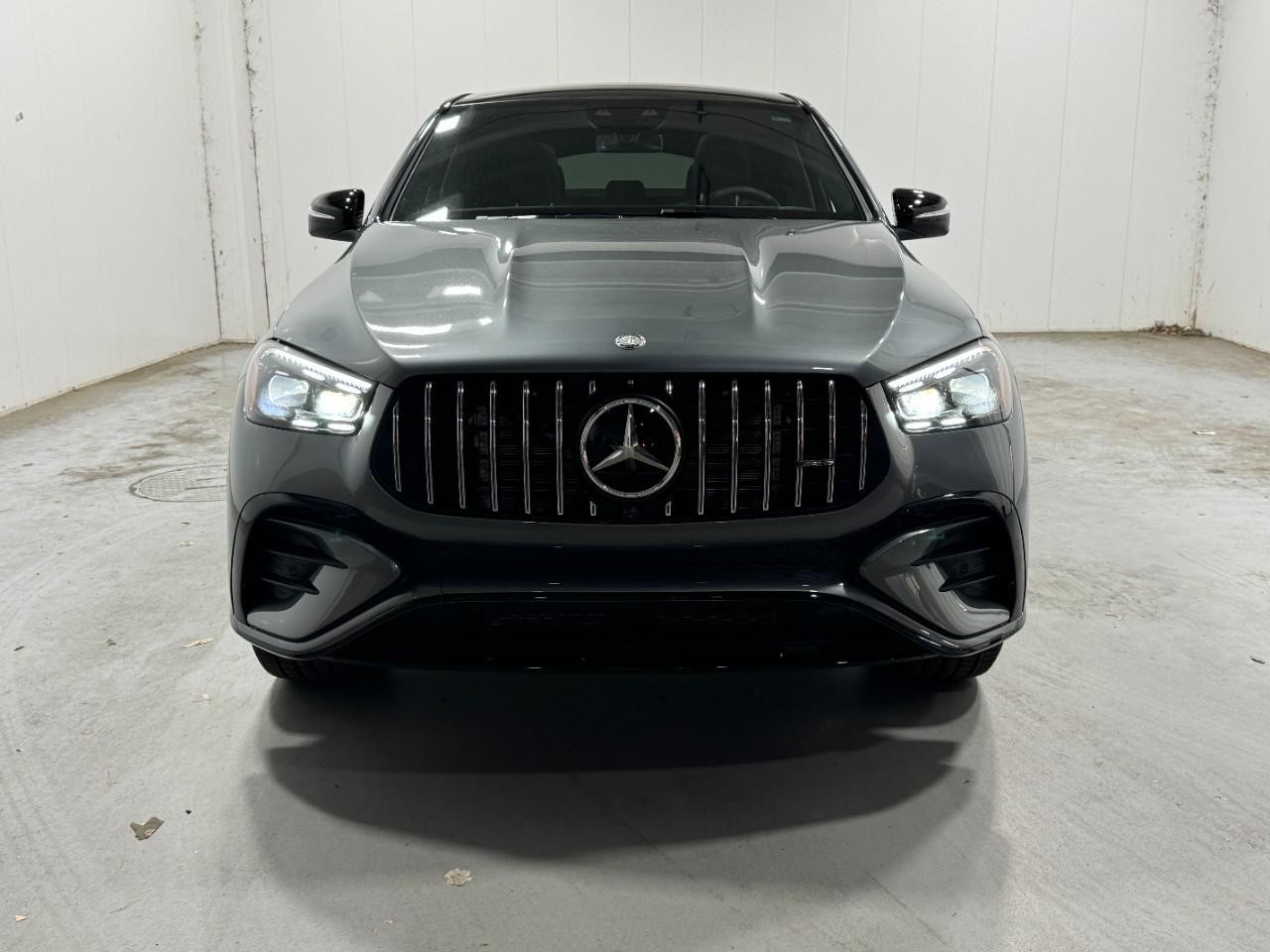 Mercedes-Benz GLE Vehicle Full-screen Gallery Image 7