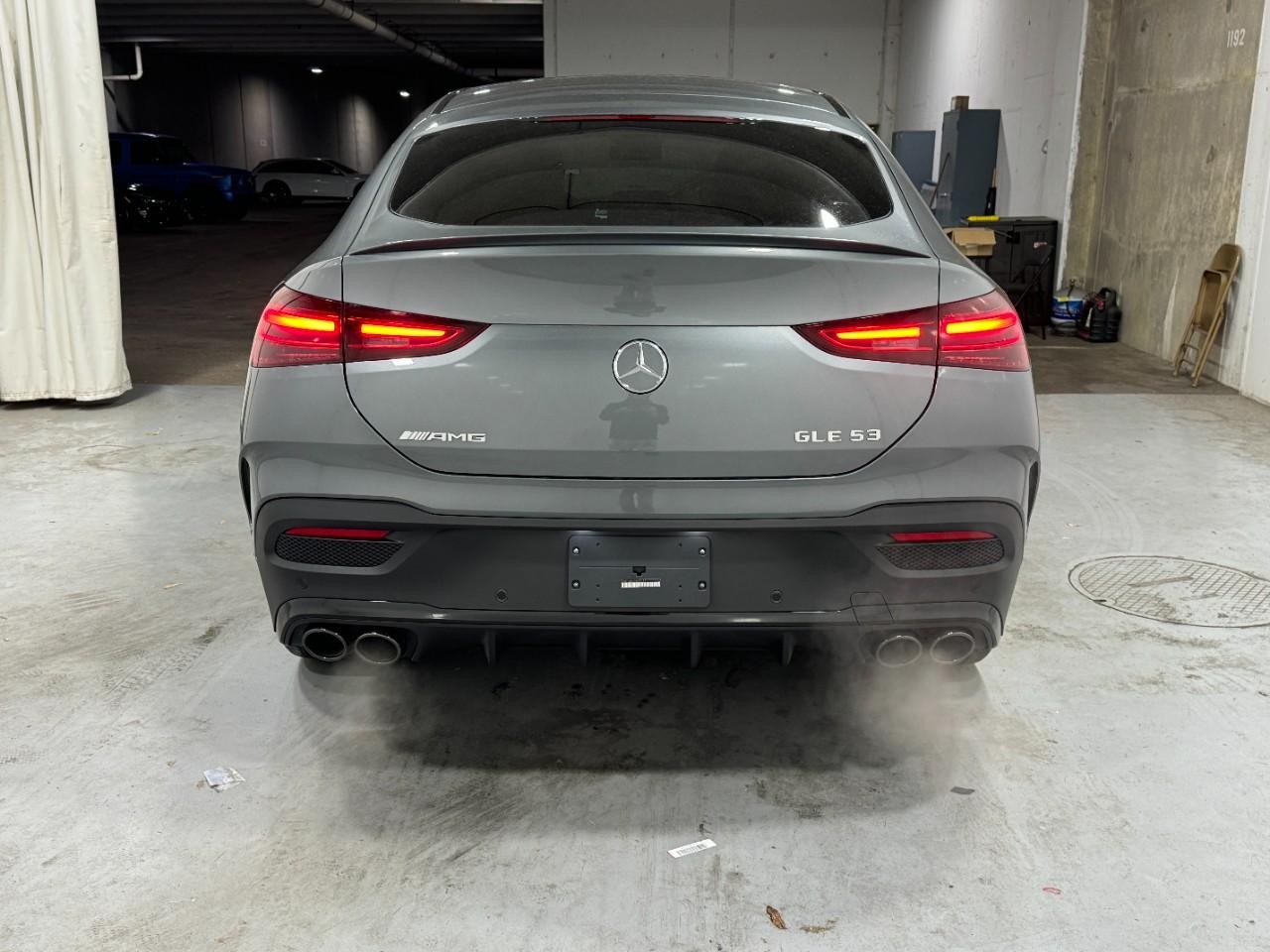 Mercedes-Benz GLE Vehicle Full-screen Gallery Image 9