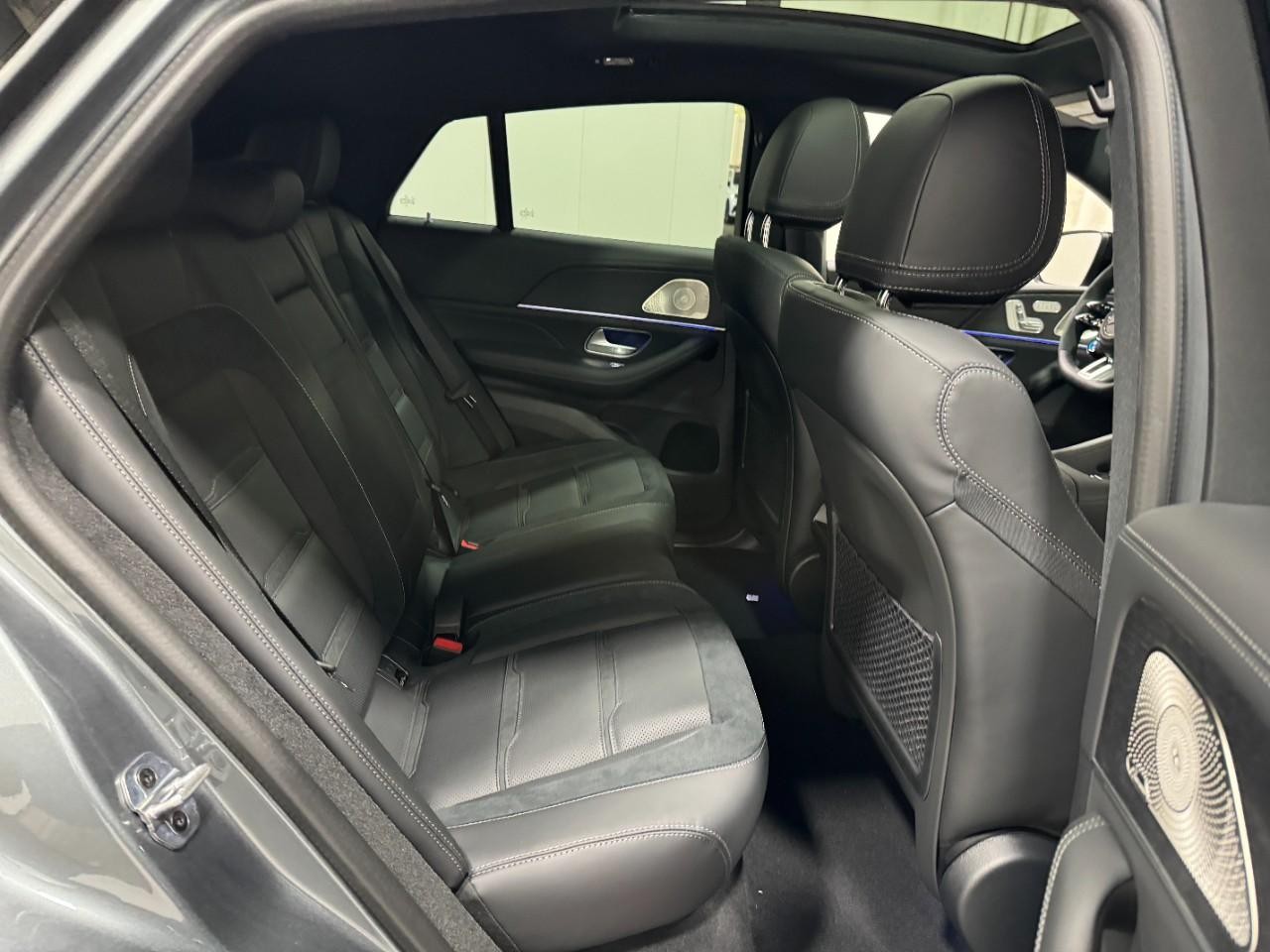 Mercedes-Benz GLE Vehicle Full-screen Gallery Image 10