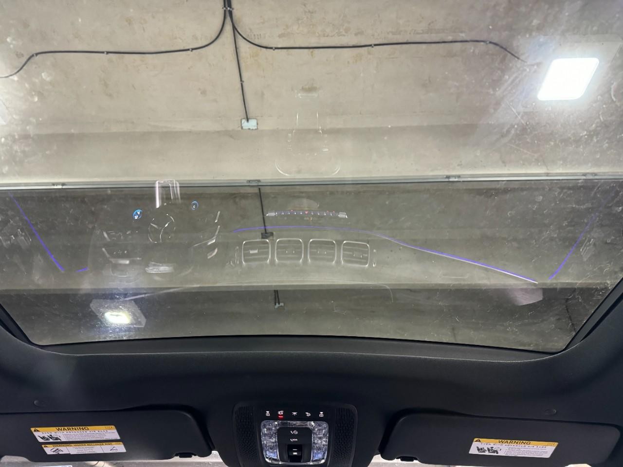 Mercedes-Benz GLE Vehicle Full-screen Gallery Image 11