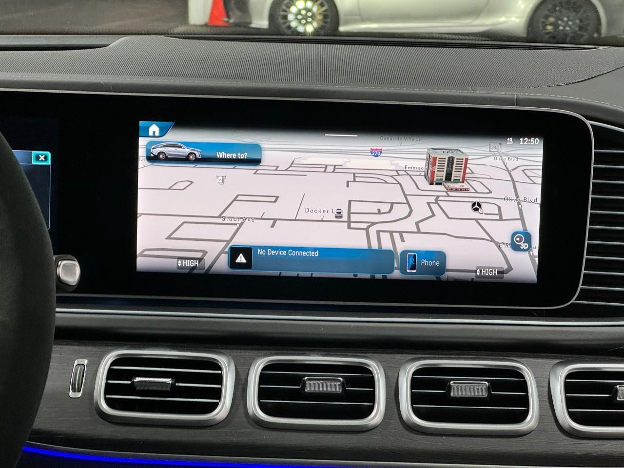 Mercedes-Benz GLE Vehicle Full-screen Gallery Image 14