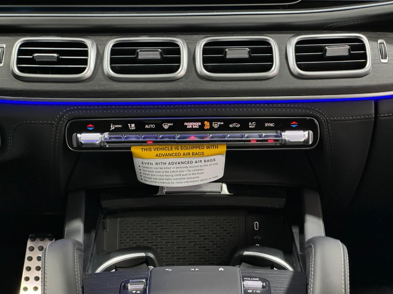 Mercedes-Benz GLE Vehicle Full-screen Gallery Image 15