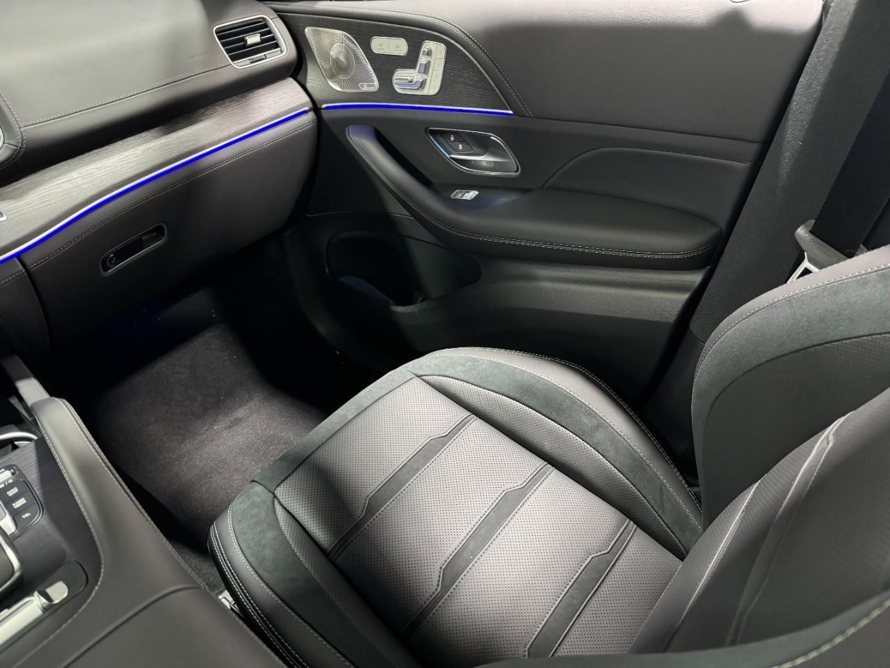 Mercedes-Benz GLE Vehicle Full-screen Gallery Image 17