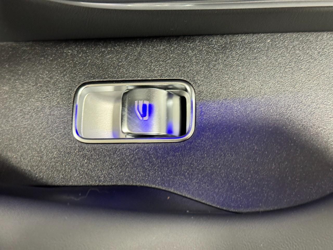 Mercedes-Benz GLE Vehicle Full-screen Gallery Image 22