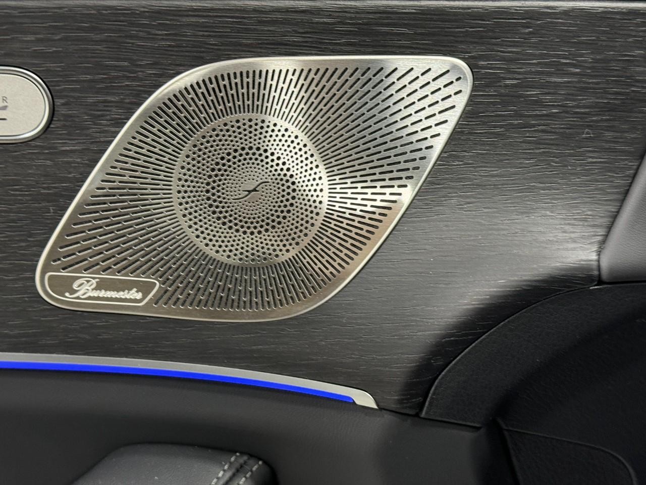 Mercedes-Benz GLE Vehicle Full-screen Gallery Image 23