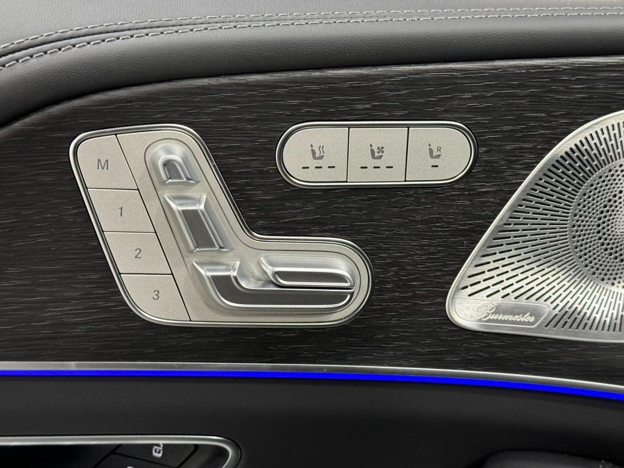 Mercedes-Benz GLE Vehicle Full-screen Gallery Image 24