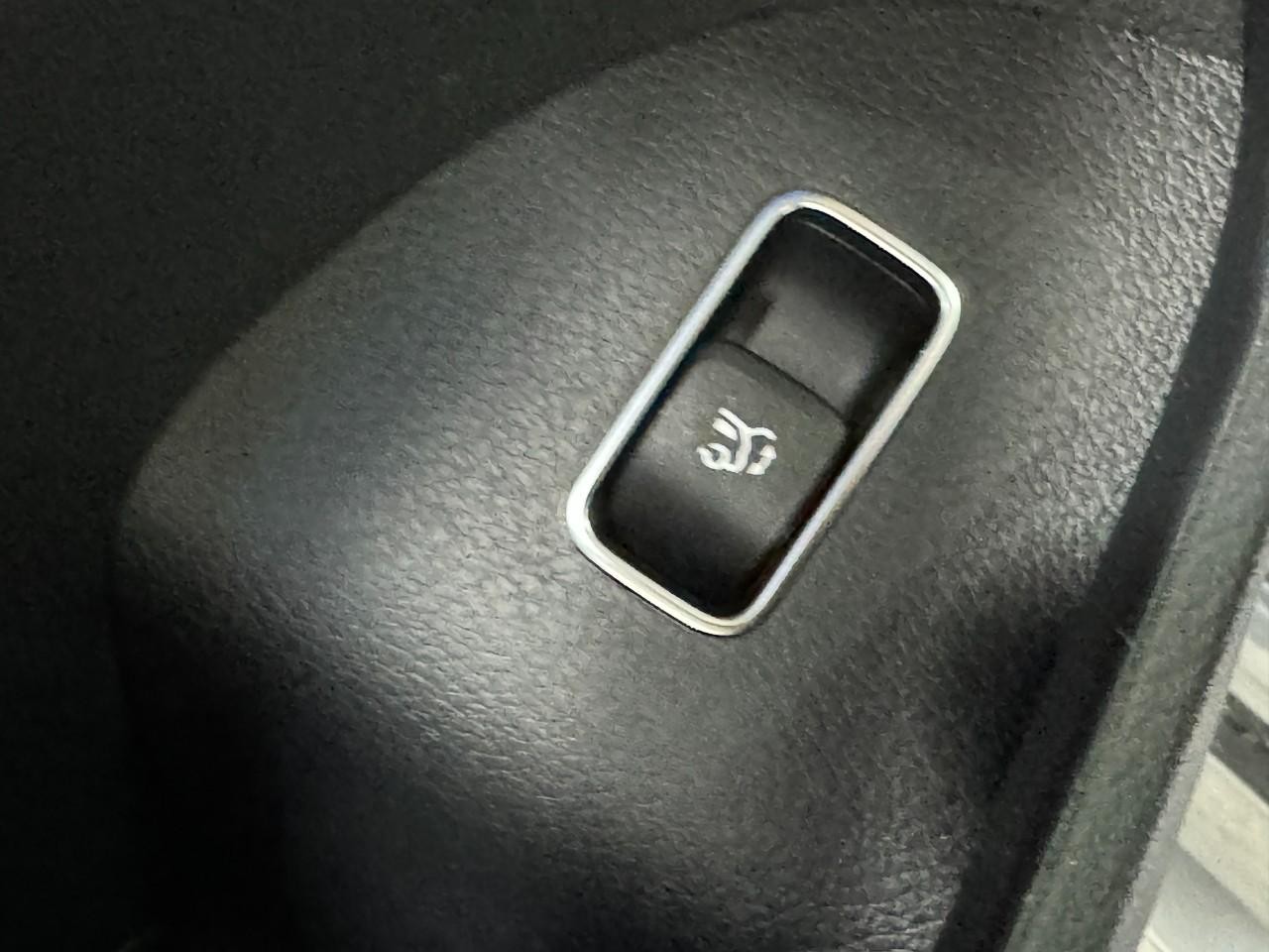 Mercedes-Benz GLE Vehicle Full-screen Gallery Image 27