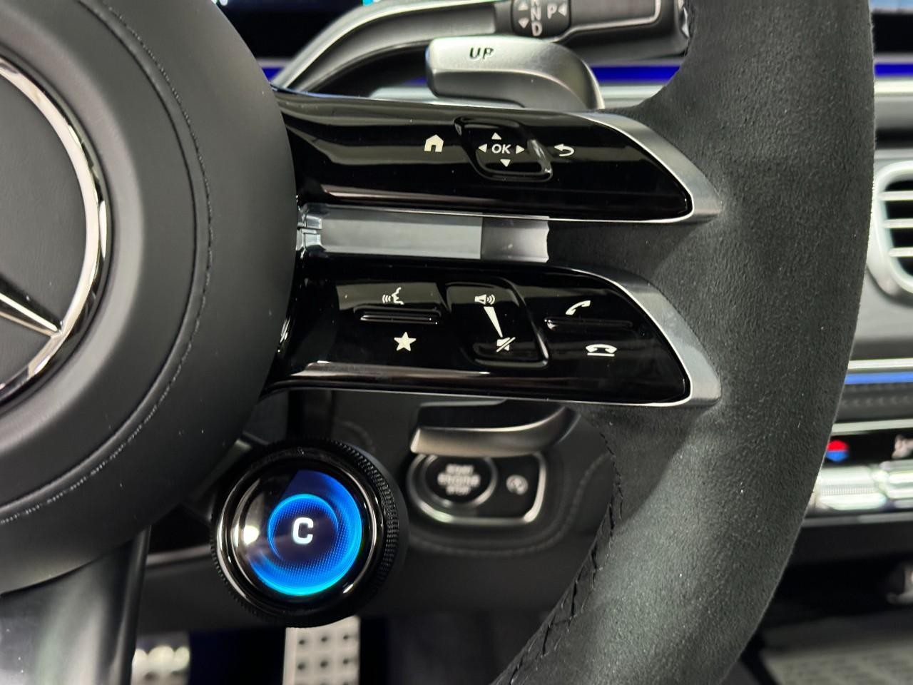 Mercedes-Benz GLE Vehicle Full-screen Gallery Image 32