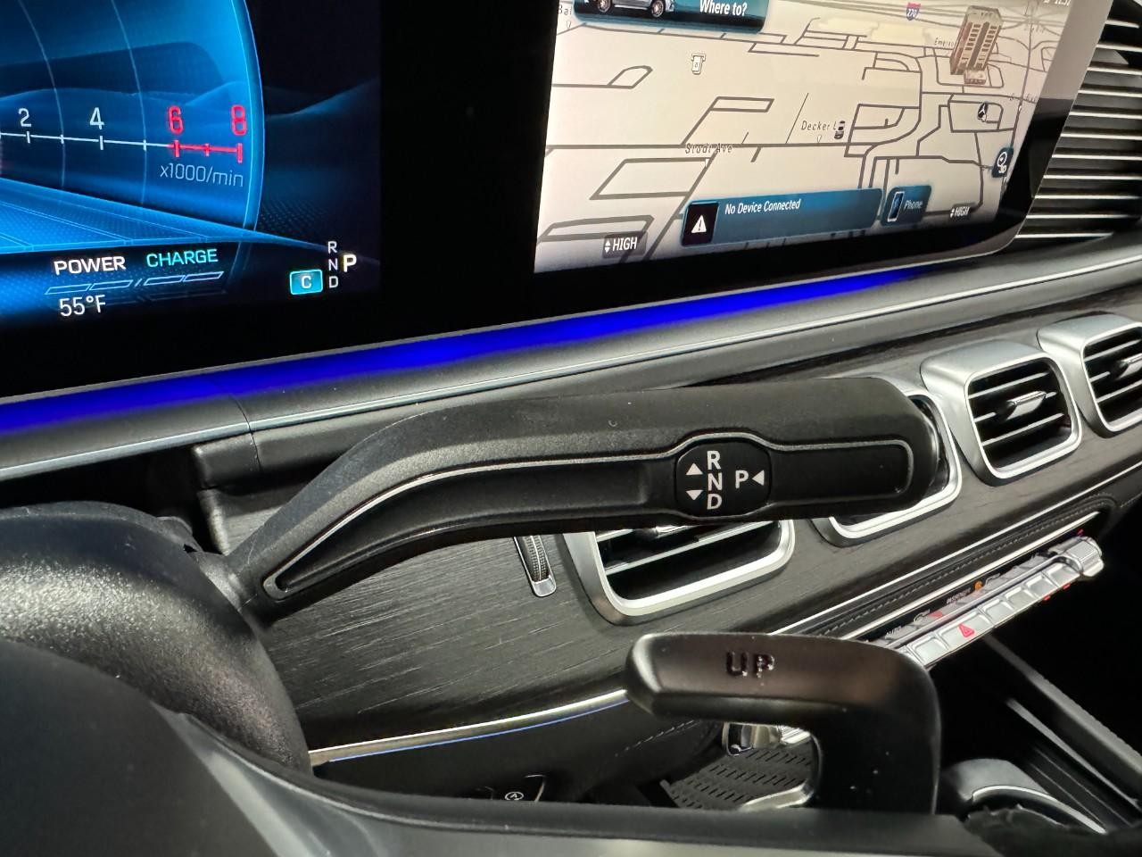 Mercedes-Benz GLE Vehicle Full-screen Gallery Image 34