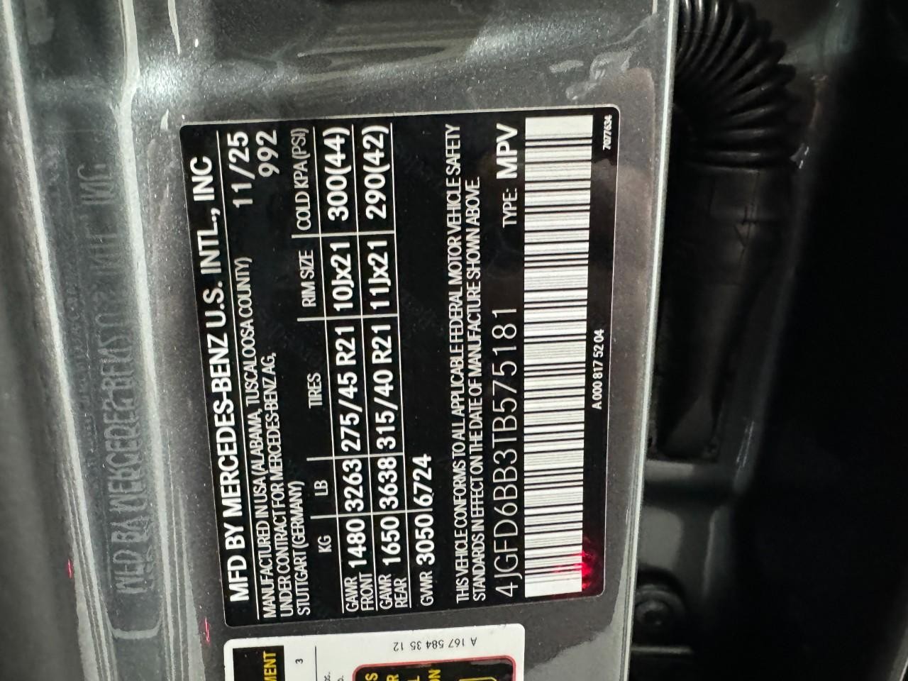 Mercedes-Benz GLE Vehicle Full-screen Gallery Image 36