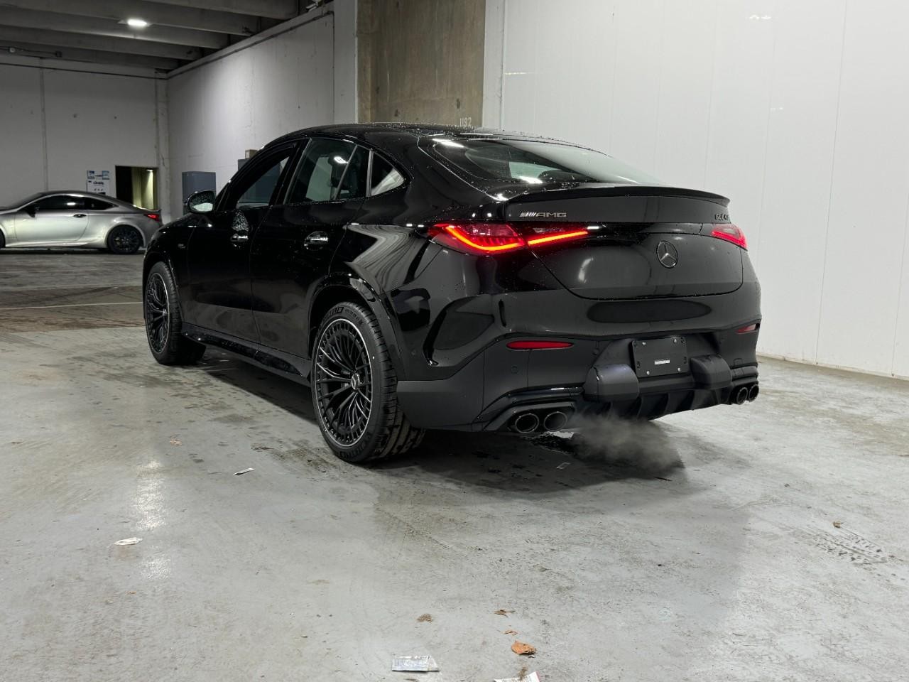 Mercedes-Benz GLC Vehicle Full-screen Gallery Image 3