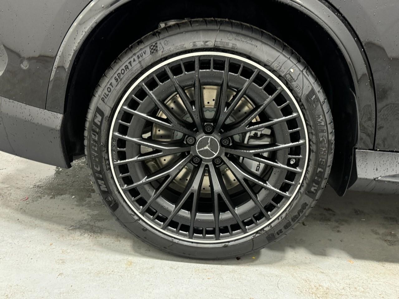 Mercedes-Benz GLC Vehicle Full-screen Gallery Image 5