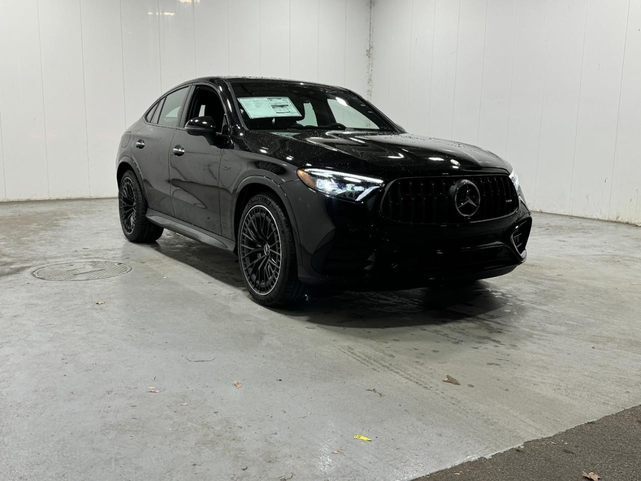 Mercedes-Benz GLC Vehicle Full-screen Gallery Image 6