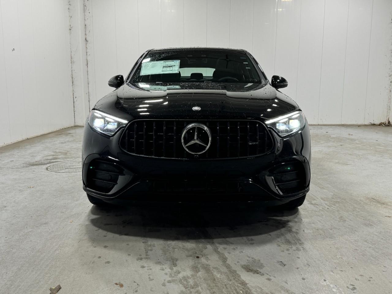 Mercedes-Benz GLC Vehicle Full-screen Gallery Image 7